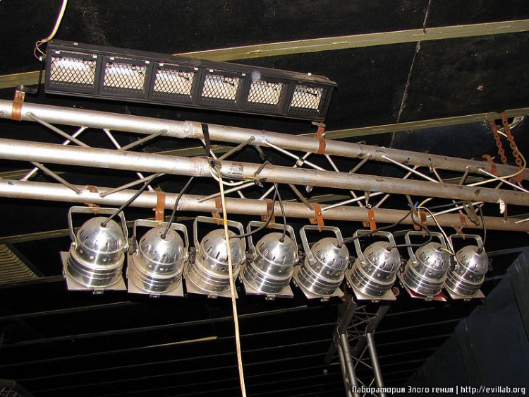 Заброшенное здание клуба