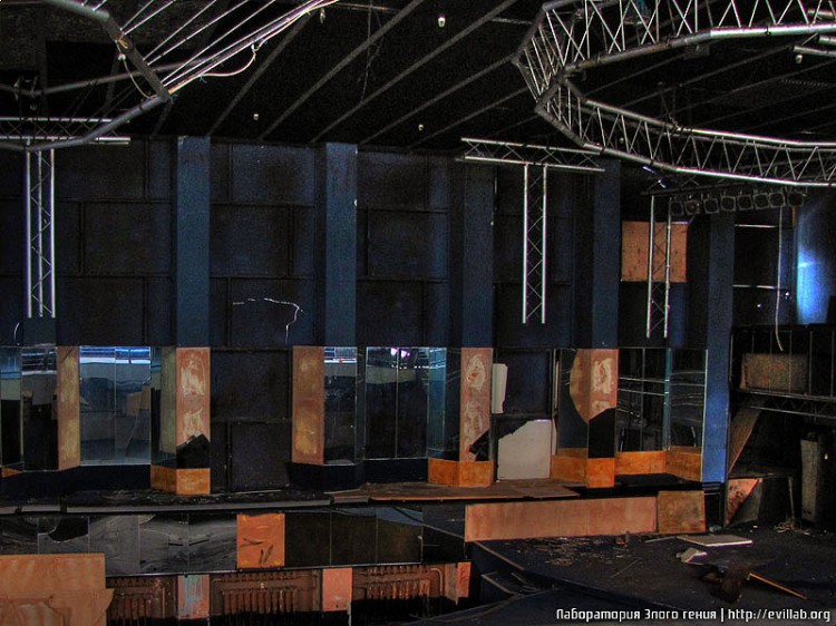 Заброшенное здание клуба