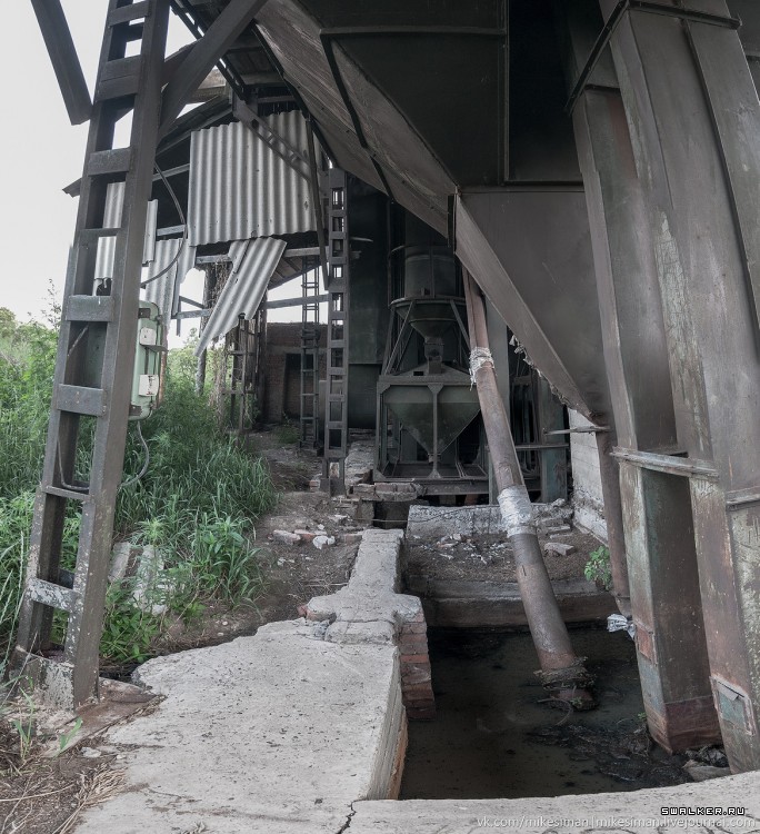 Заброшенный зерноочиститель, Хабаровский край Заброшенный зерноочиститель, Хабаровский край