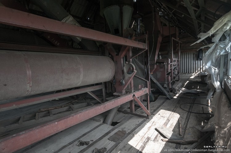 Заброшенный зерноочиститель, Хабаровский край Заброшенный зерноочиститель, Хабаровский край