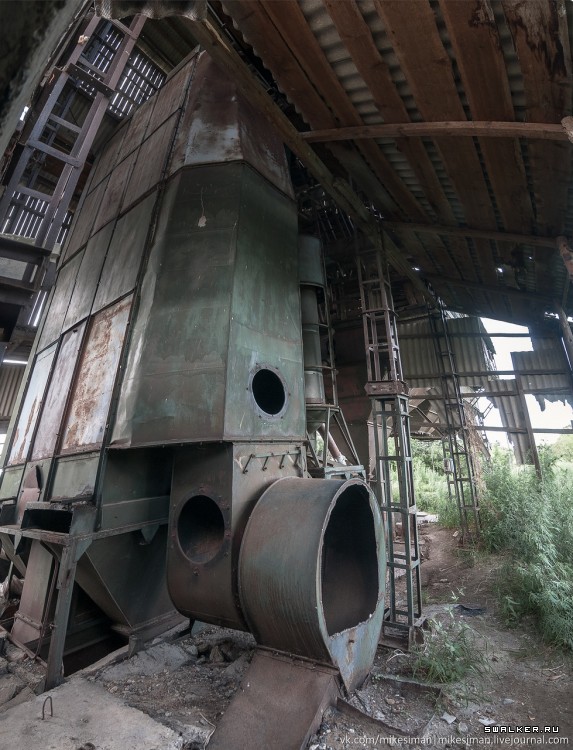 Заброшенный зерноочиститель, Хабаровский край Заброшенный зерноочиститель, Хабаровский край