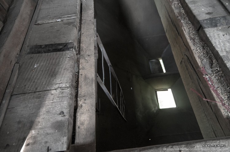 Заброшенный зерноочиститель, Хабаровский край Заброшенный зерноочиститель, Хабаровский край