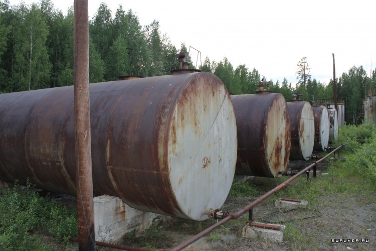Заброшенная советская нефтебаза с заправкой, Свердловская область