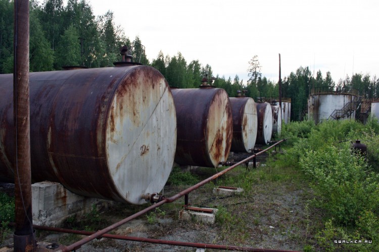 Заброшенная советская нефтебаза с заправкой, Свердловская область