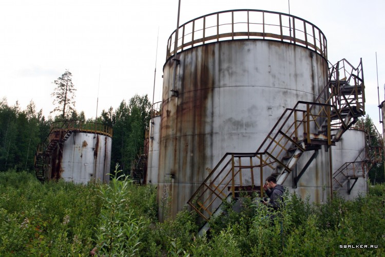 Заброшенная советская нефтебаза с заправкой, Свердловская область