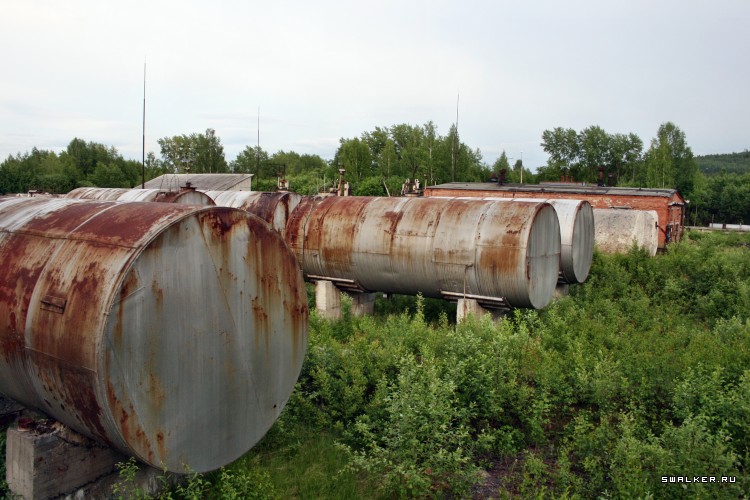 Заброшенная советская нефтебаза с заправкой, Свердловская область