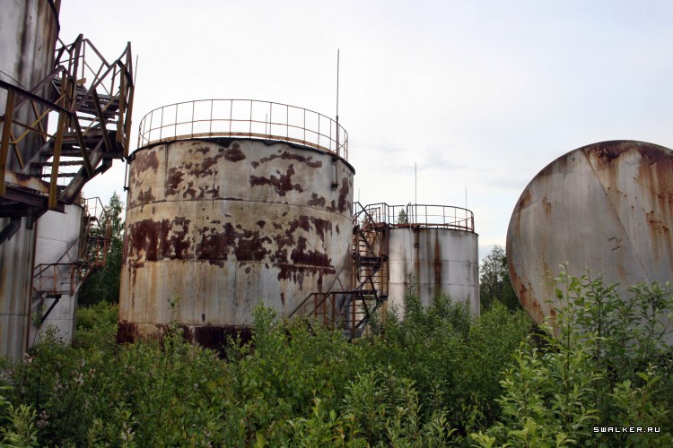 Заброшенная советская нефтебаза с заправкой, Свердловская область