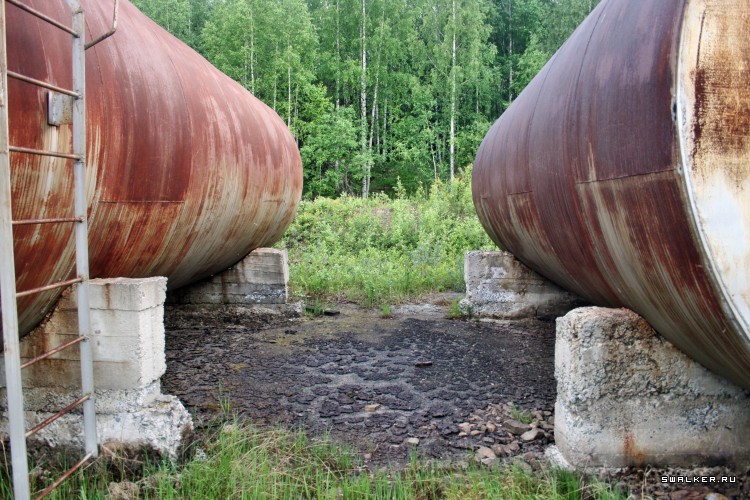Заброшенная советская нефтебаза с заправкой, Свердловская область
