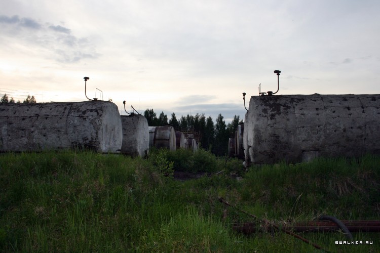 Заброшенная советская нефтебаза с заправкой, Свердловская область