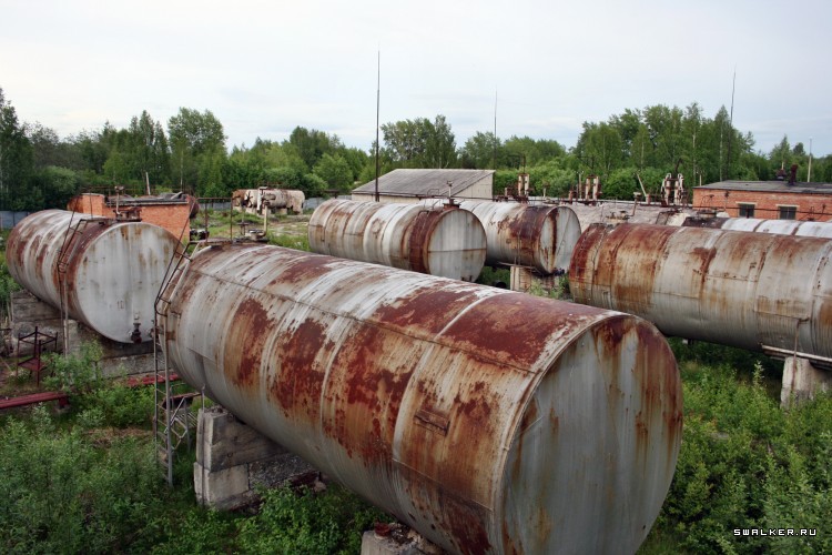 Заброшенная советская нефтебаза с заправкой, Свердловская область
