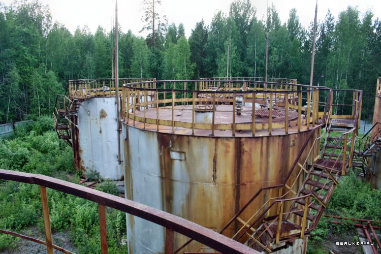 Заброшенная советская нефтебаза с заправкой, Свердловская область