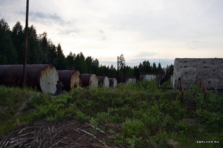 Заброшенная советская нефтебаза с заправкой, Свердловская область