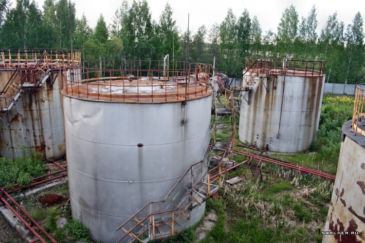Заброшенная советская нефтебаза с заправкой, Свердловская область