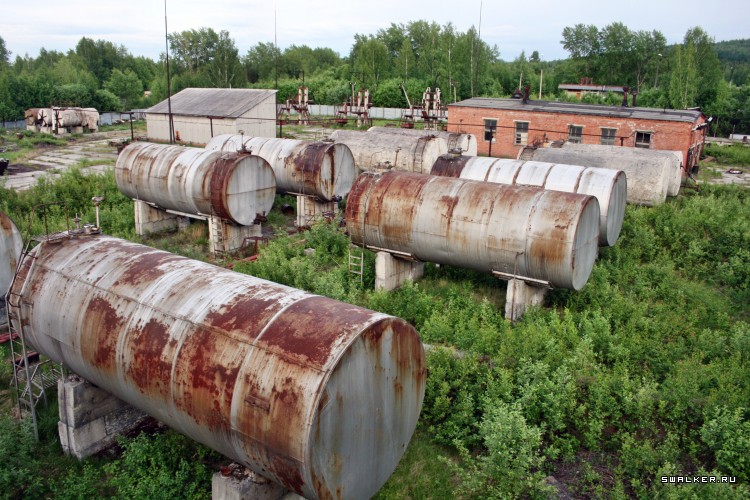 Заброшенная советская нефтебаза с заправкой, Свердловская область