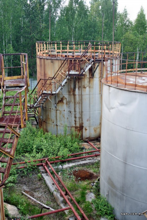 Заброшенная советская нефтебаза с заправкой, Свердловская область