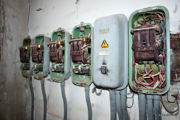 Заброшенная советская нефтебаза с заправкой, Свердловская область