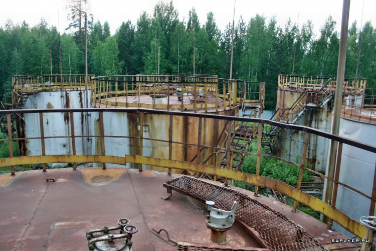 Заброшенная советская нефтебаза с заправкой, Свердловская область