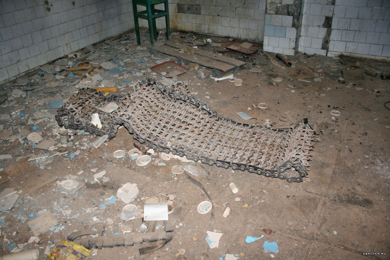 Брошенная заводская столовая, Свердловская область